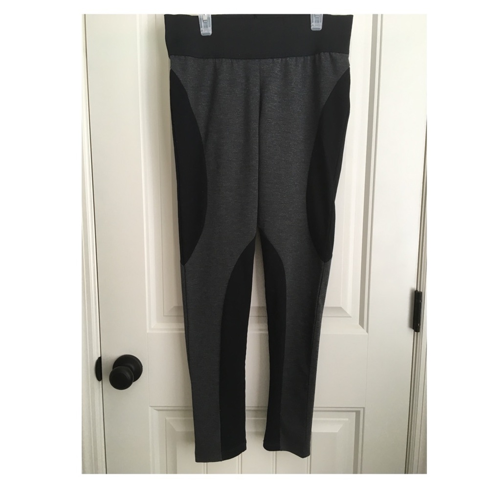 🚫SOLD!!!🚫 Black and Gray Leggings